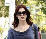 Kate Walsh porte un micro-short pour se rendre à une réunion des Al-Anon le 25 avril 2010 à Los Angeles  