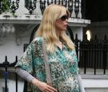 Claudia Schiffer à la sortie de l'école de ses enfants. Le 26 avril à Londres