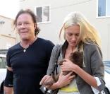 Mickey Rourke et Anastassija en virée shopping à Los Angeles, le 28 avril 2010 !