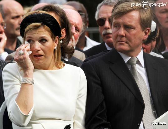 Le 29 avril 2010, la famille royale batave, réunie autour de la reine Beatrix, honorait la mémoire des sept victimes de l'attentat de la Journée de la reine 2009...
