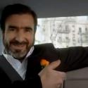 Regardez Eric Cantona courir à travers Paris... pour une femme qui n'est pas Rachida Brakni !