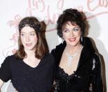 Sara Giraudeau et Anny Duperey lors du 49e Gala de l'Union des Artistes, à Paris, le 29 mars 2010. 