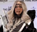 Lady Gaga reçoit enfin ses Echo Awards à Berlin, le 11 mai 2010 !
