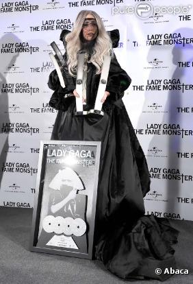 Lady Gaga reçoit enfin ses Echo Awards à Berlin, le 11 mai 2010 !