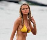 Brooklyn Decker sur le tournage de Just Go With It à Hawaï le 11 mai 2010