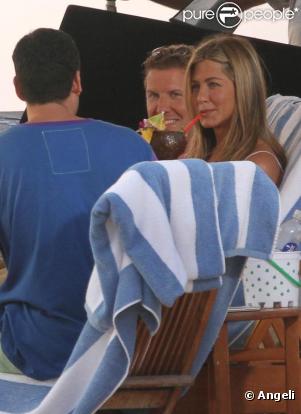Jennifer Aniston sur le tournage de Just Go With It à Hawaï le 11 mai 2010