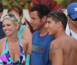 Adam Sandler sur le tournage de Just Go With It à Hawaï le 11 mai 2010