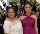 Aishwarya Rai et et sa maman sur le tapis rouge du 63e festival de Cannes. 14/05/2010