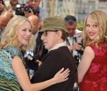 Naomi Watts, Lucy Punch, Woody Allen lors du photocall à Cannes pour You Will Meet A Dark Stranger, le 15 mai 2010