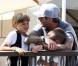 Séquence câlins pour David Beckham et ses trois enfants, comme c'est mignon !