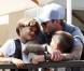 Séquence câlins pour David Beckham et ses trois enfants, comme c'est mignon !