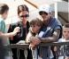 La star du football, actuellement blessée au pied, et sa petite tribu - Brooklyn, 11ans, Romeo, 7 ans et demi, et Cruz, 5 ans - ont admiré le show des Jonas Brothers du haut d'une petite terrasse...