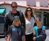Cindy Crawford en famille à Malibu, le 22 mai 2010
