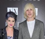 Kelly Osbourne et Luke Worrall lors de la soirée Disco Glam organisée par Armani Exchange et le magazine Elle à la boutique de Robertson à Los Angeles le 25 mai 2010