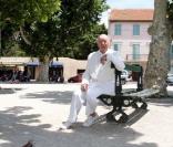 Eddie Barclay sur la célèbre places des Lices, à Saint-Tropez, en 2003 !