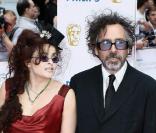 Helena Bonham Carter et son bien-aimé Tim Burton sur le tapis rouge des Baftas à Londres pour les récompenses des oeuvres télévisées britanniques le 6 juin 2010