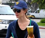 Jennifer Garner sort du Starbucks à Los Angeles (6 juin 2010)