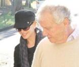Nicole Kidman est avec son père en Australie et sa fille Sunday Rose le 16 juin 2010 