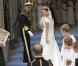Samedi 19 juin 2010 : Le mariage de la princesse Victoria de Suède et de Daniel Westling, apothéose de leur conte de fées, a été béni par un incroyable cortège de royaux. L'entrée dans la cathédrale avec le roi. 