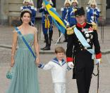 Samedi 19 juin 2010 : Le mariage de la princesse Victoria de Suède et de Daniel Westling, apothéose de leur conte de fées, a été béni par un incroyable cortège de royaux. Mary et Frederik de Danemark avec le prince Christian. 