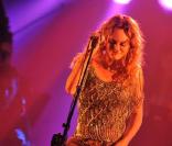 Vanessa Paradis sur la scène du Cirque Royal, à Bruxelles, le 23 juin 2010