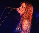 Vanessa Paradis sur la scène du Cirque Royal, à Bruxelles, le 23 juin 2010