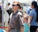 Christoph Waltz : Quand le terrible Hans Landa d'Inglourious Basterds fait ses courses... avec sa charmante petite famille !