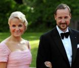 Le prince Haakon a connu fin juin 2010 une petite péripétie lors d'une sortie en mer en solo, tombant à l'eau au large de Kristiansand