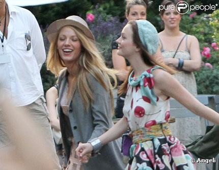 Blake Lively et Leighton Meester sur le tournage parisien de Gossip Girl... Elles sont belles à croquer !