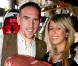 Après la honteuse défaite des Bleus, Franck Ribéry est au soleil, amoureux et en famille... loin de Zahia ! (réactualisé)