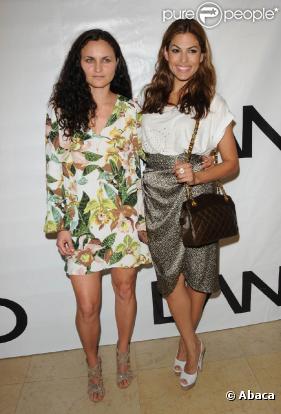Eva Mendes et Rain Phoenix lors de la soirée Nomadic Division 1st Annual Benefit, qui avait lieu au Sunset Tower Hotel à Los Angeles, le 15 juillet 2010 