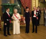 Nicolas Sarkozy, la Reine Elisabeth II, Carla Bruni, et le Prince Philip prennent la pose