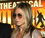 Jennifer Aniston a son arrivée à Londres, le 20 juillet 2010