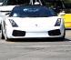 A bord de sa Lamborghini (offerte par P. Diddy pour ses 16 ans), Justin Bieber déambule dans les rues de Los Angeles avec son ami, le rappeur Sean Kingston.