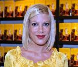 Tori Spelling dédicace son livre Uncharted TerriTORI, à Miami, mercredi 21 juillet.