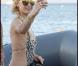 Paris Hilton et sa soeur Nicky se pavanent sur la plage de Pampelone, à Saint-Tropez, le 24 juillet 2010.