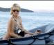 Paris Hilton et sa soeur Nicky se pavanent sur la plage de Pampelone, à Saint-Tropez, le 24 juillet 2010.