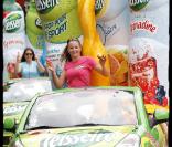 Les caravanes publicitaires pour l'arrivée du Tour de France sur les Champs-Elysées (25 juillet 2010)
