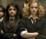 Afshan Azad et Emma Watson dans Harry Potter et l'ordre du Phénix 
