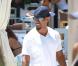 Jamie Foxx : Au bord d'une piscine avec une belle brune, il... travaille !