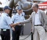 Jacques Chirac se promène avec ses amis François et Maryvonne Pinault à Saint-Tropez le 2 août 2010