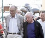 Jacques Chirac se promène avec ses amis François et Maryvonne Pinault à Saint-Tropez le 2 août 2010