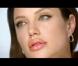 VIDEOS: Quand Angelina Jolie se maquille, c'est hot !