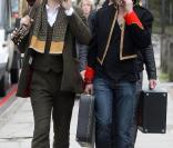 Carl Barât, 32 ans, devrait devenir papa pour la 1e fois, avec la naissance d'un petit garçon fin 2010.