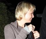 Renée Zellweger sort du restaurant Nobu, à Los Angeles. Elle a dîné avec son amoureux Bradley Cooper. 7/08/2010
