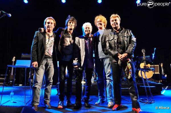 Faces, avec Mick Hucknall remplaçant Rod Stewart et Glen Matlock reprenant le flambeau de Ronnie Lane, s'est reformé et reprend la route en 2010.