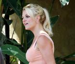 Britney Spears s'est rendue en studio d'enregistrement avec son père et un garde du corps, ce jeudi 12 août.  