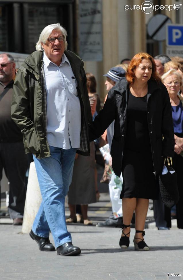 Jean-Claude Brisseau et son épouse aux obsèques de Bruno Cremer, en l'église Saint-Thomas d'Aquin, dans le VIIe arrondissement de Paris, le 13 août 2010.