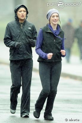 Kate Hudson et Anne Hathaway sur le tournage de 'Bride Wars' dans Central Park, NYC