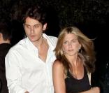 Jennifer Aniston et John Mayer en mai 2008<br />